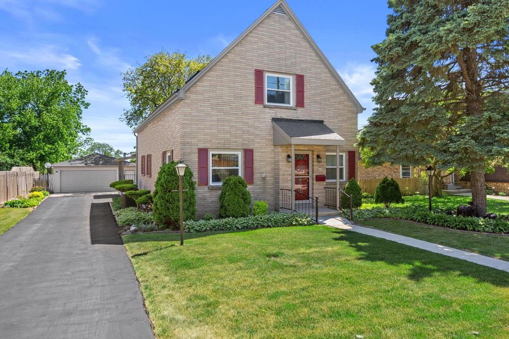 429 E Armour AVENUE, Milwaukee, WI 53207
