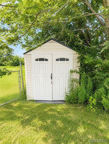 7 Trent Sq, Cheektowaga, NY 14225
