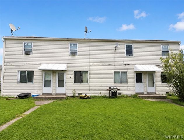7 Trent Sq, Cheektowaga, NY 14225