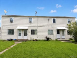 7 Trent Sq, Cheektowaga, NY 14225