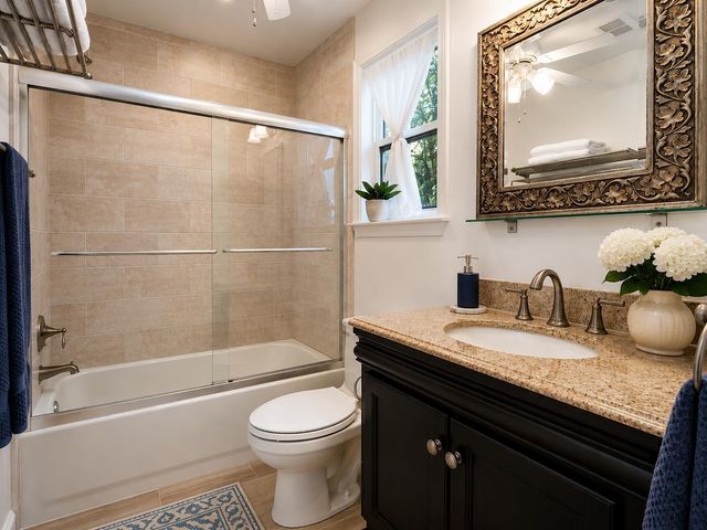1524 Columbia A, Houston, TX 77008