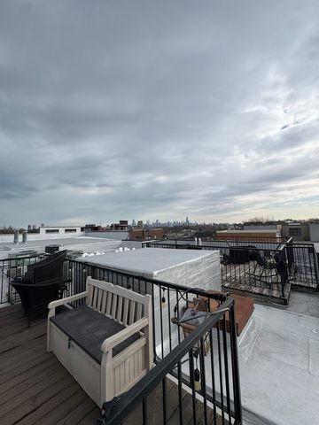 3056 N OAKLEY Avenue 4N, Chicago, IL 60618