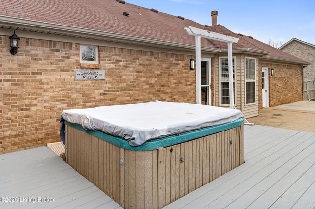 544 Jasper Ln, Mt Washington, KY 40047