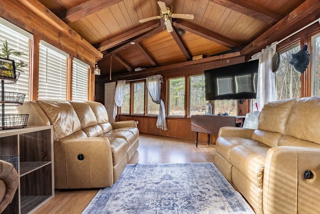 966 Main St, Dighton, MA 02715