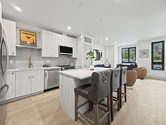 34 Oak Street 102, Boston, MA 02136