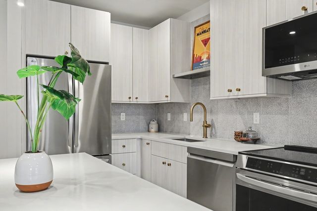 34 Oak Street 102, Boston, MA 02136