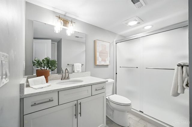 3127 Madison Road, Cincinnati, OH 45209