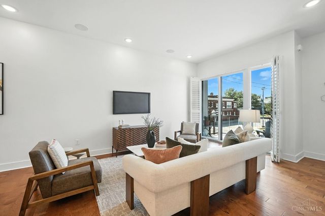 3127 Madison Road, Cincinnati, OH 45209