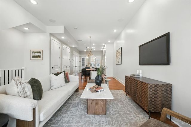 3127 Madison Road, Cincinnati, OH 45209