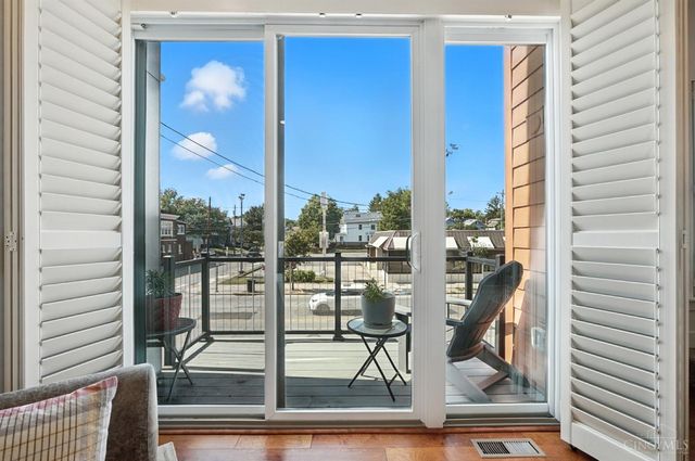 3127 Madison Road, Cincinnati, OH 45209