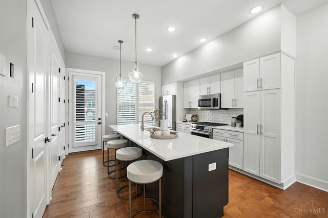 3127 Madison Road, Cincinnati, OH 45209