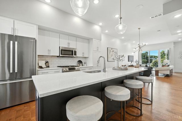 3127 Madison Road, Cincinnati, OH 45209