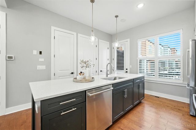 3127 Madison Road, Cincinnati, OH 45209