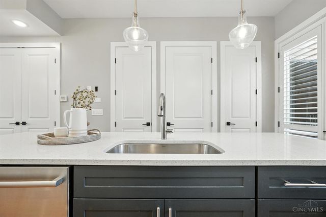 3127 Madison Road, Cincinnati, OH 45209