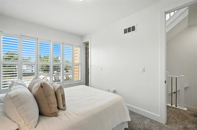 3127 Madison Road, Cincinnati, OH 45209