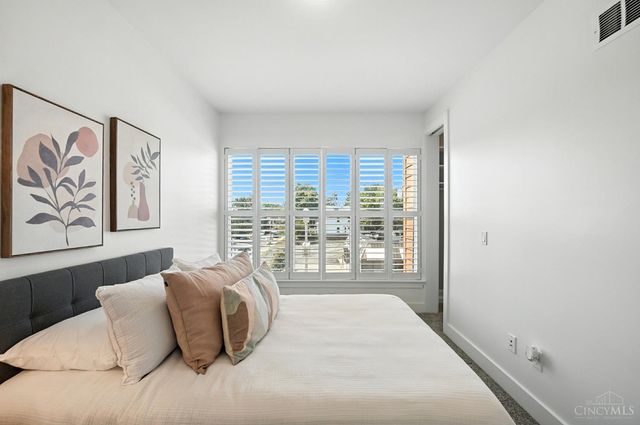 3127 Madison Road, Cincinnati, OH 45209