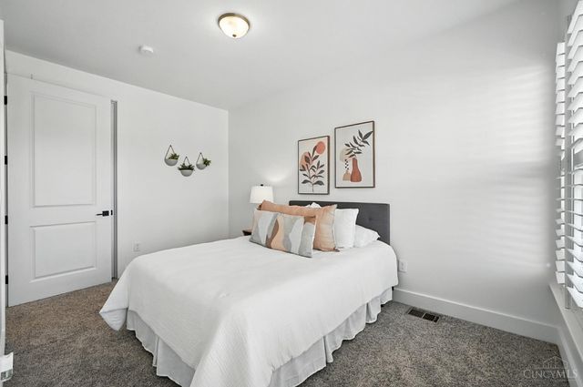 3127 Madison Road, Cincinnati, OH 45209