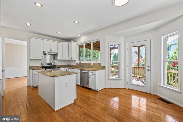 13109 PEACH LEAF PL, Fairfax, VA 22030