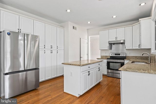 13109 PEACH LEAF PL, Fairfax, VA 22030