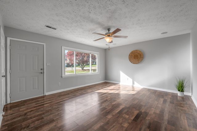 305 Yorktown Court, Georgetown, KY 40324