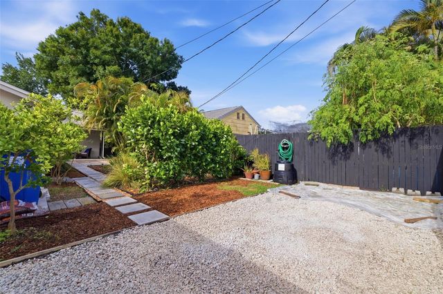 1421 21ST AVENUE N, St Petersburg, FL 33704