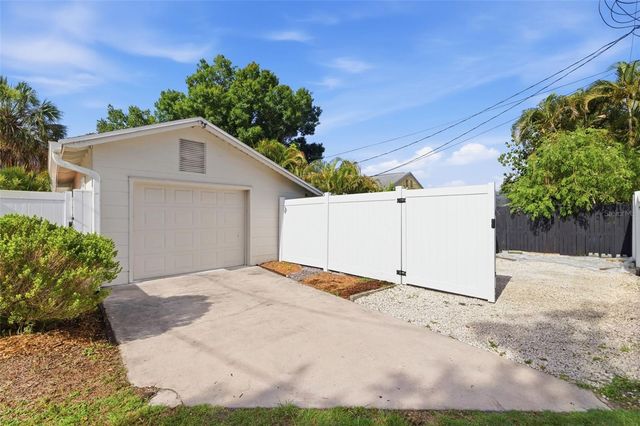 1421 21ST AVENUE N, St Petersburg, FL 33704
