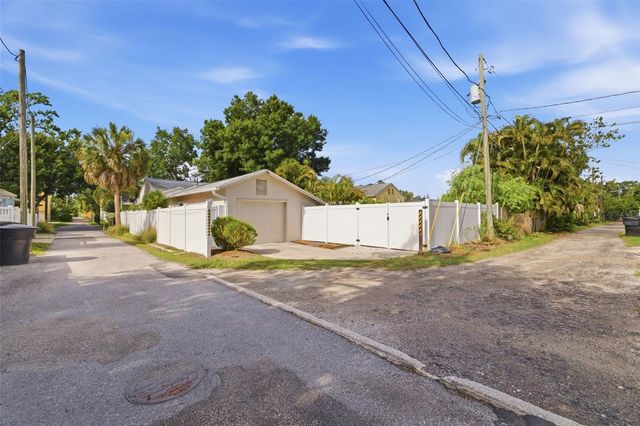 1421 21ST AVENUE N, St Petersburg, FL 33704