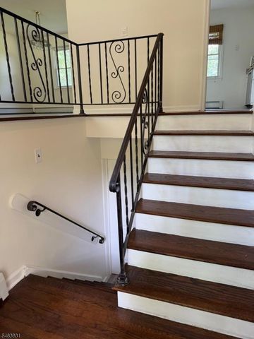 7 Valley View Rd, Chester Boro, NJ 07930
