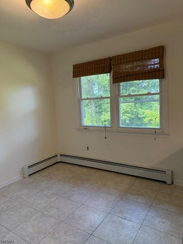 7 Valley View Rd, Chester Boro, NJ 07930