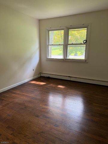 7 Valley View Rd, Chester Boro, NJ 07930