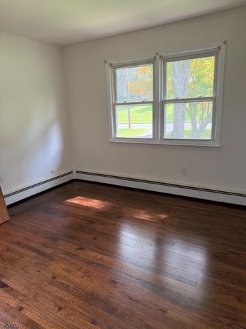 7 Valley View Rd, Chester Boro, NJ 07930