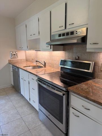 7 Valley View Rd, Chester Boro, NJ 07930