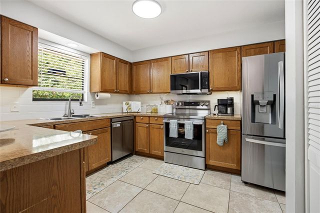 922 NW 39TH DRIVE, Gainesville, FL 32605