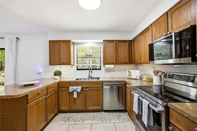 922 NW 39TH DRIVE, Gainesville, FL 32605