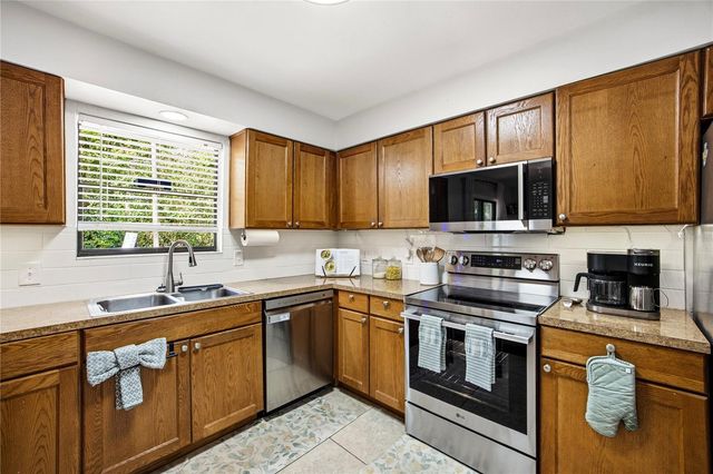 922 NW 39TH DRIVE, Gainesville, FL 32605