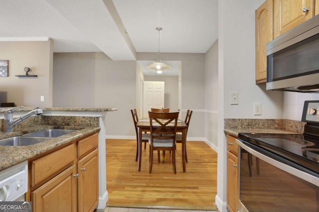 1074 Peachtree Walk NE B414, Atlanta, GA 30309