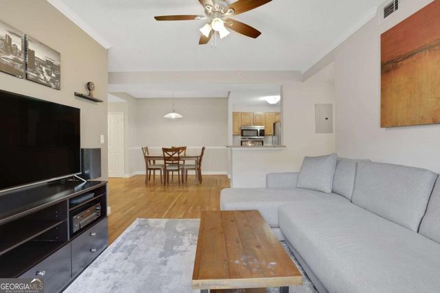 1074 Peachtree Walk NE B414, Atlanta, GA 30309