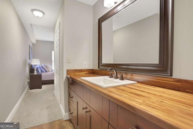 1074 Peachtree Walk NE B414, Atlanta, GA 30309