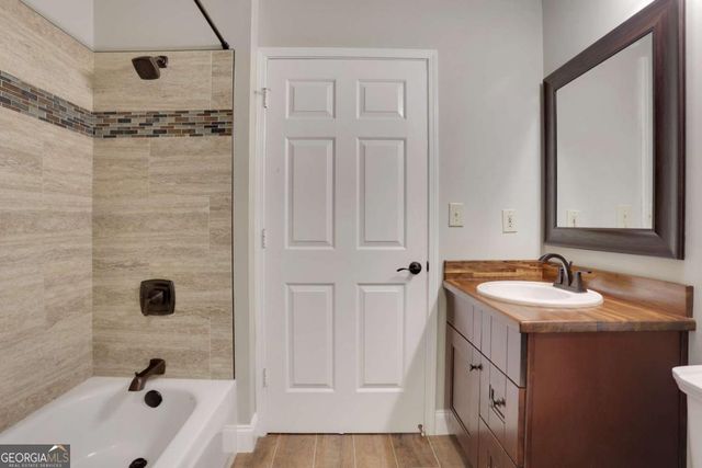 1074 Peachtree Walk NE B414, Atlanta, GA 30309