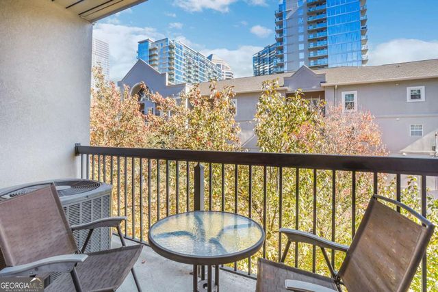 1074 Peachtree Walk NE B414, Atlanta, GA 30309