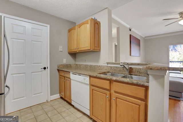 1074 Peachtree Walk NE B414, Atlanta, GA 30309