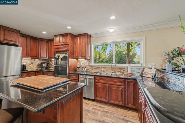 2035 Sherman Dr, Pleasant Hill, CA 94523