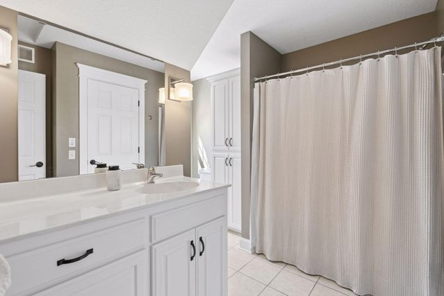 5371 W Bald Eagle Boulevard, White Bear Twp, MN 55110