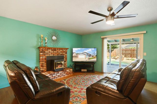 1601 Stanley Dr, Ripon, CA 95366