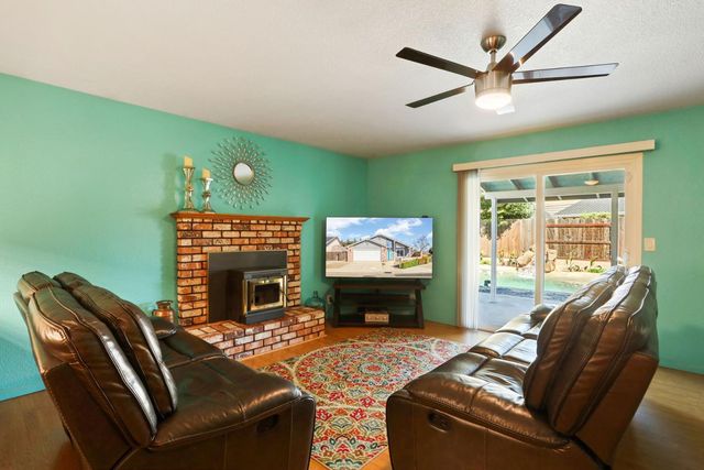 1601 Stanley Dr, Ripon, CA 95366