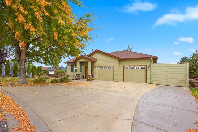 2504 SW 32nd Street, Redmond, OR 97756