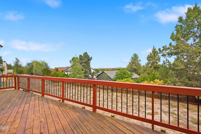 2504 SW 32nd Street, Redmond, OR 97756