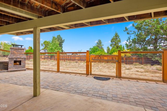 2504 SW 32nd Street, Redmond, OR 97756