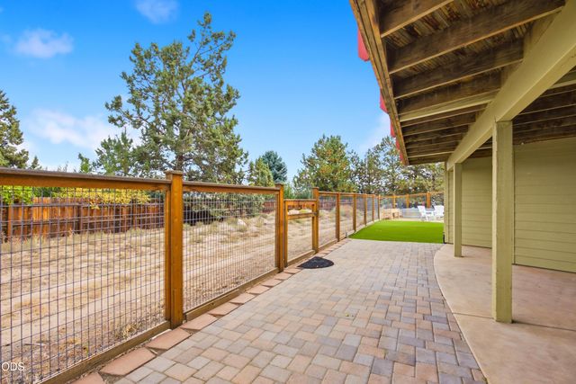 2504 SW 32nd Street, Redmond, OR 97756