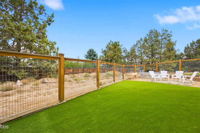 2504 SW 32nd Street, Redmond, OR 97756